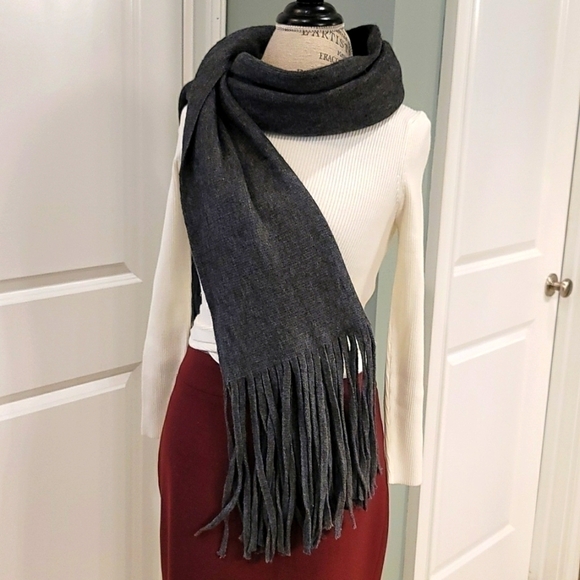 Lucky Brand Gray Fringed Scarf - OS - Picture 2 of 6